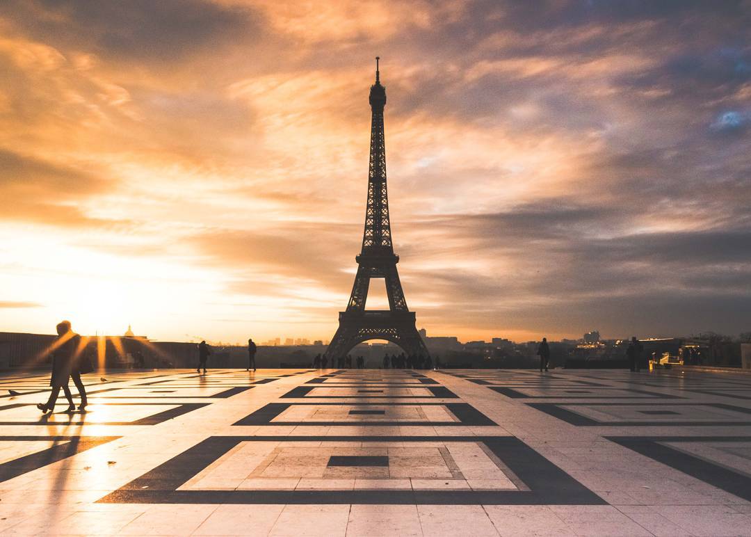 Eiffel tower trocadero sunrise