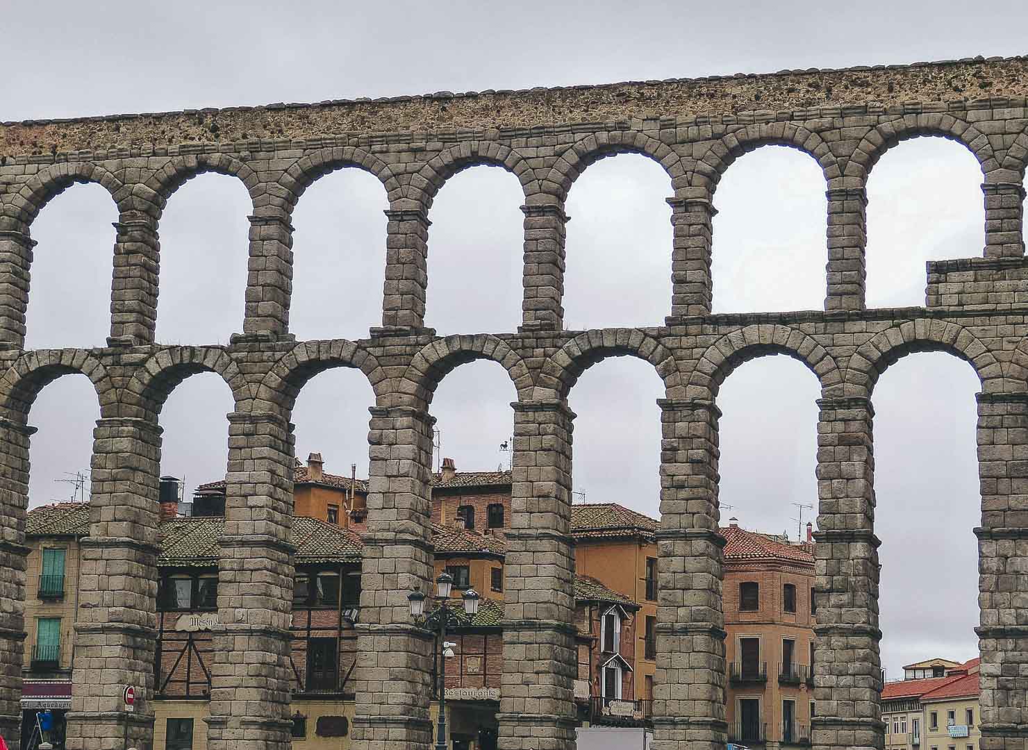 acueducto de segovia roman aqueduct in segovia spain