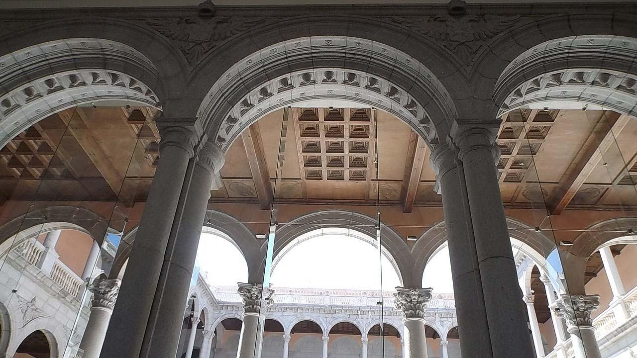 arches of the patio in the alcazar de toledo