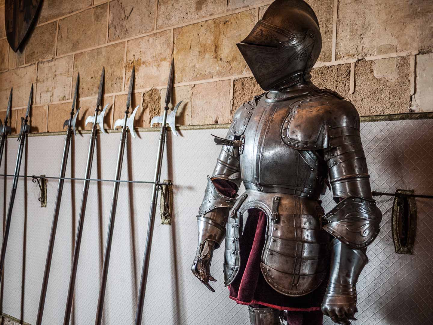 armored knight in segovia castle