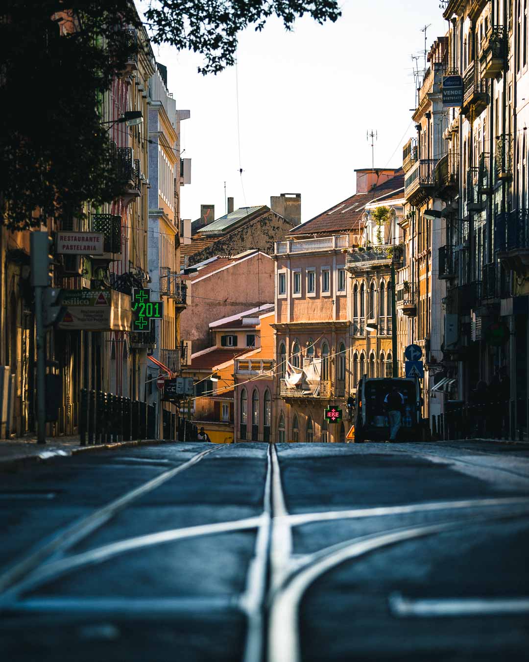 street next to the basilica da estrela