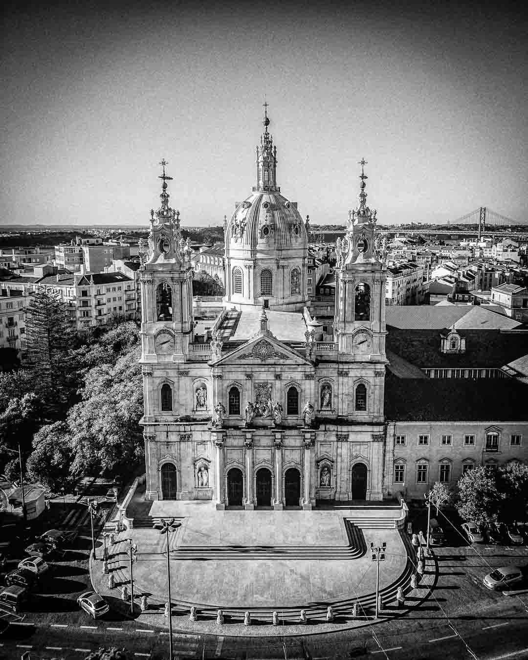 basilica da estrela in black and white