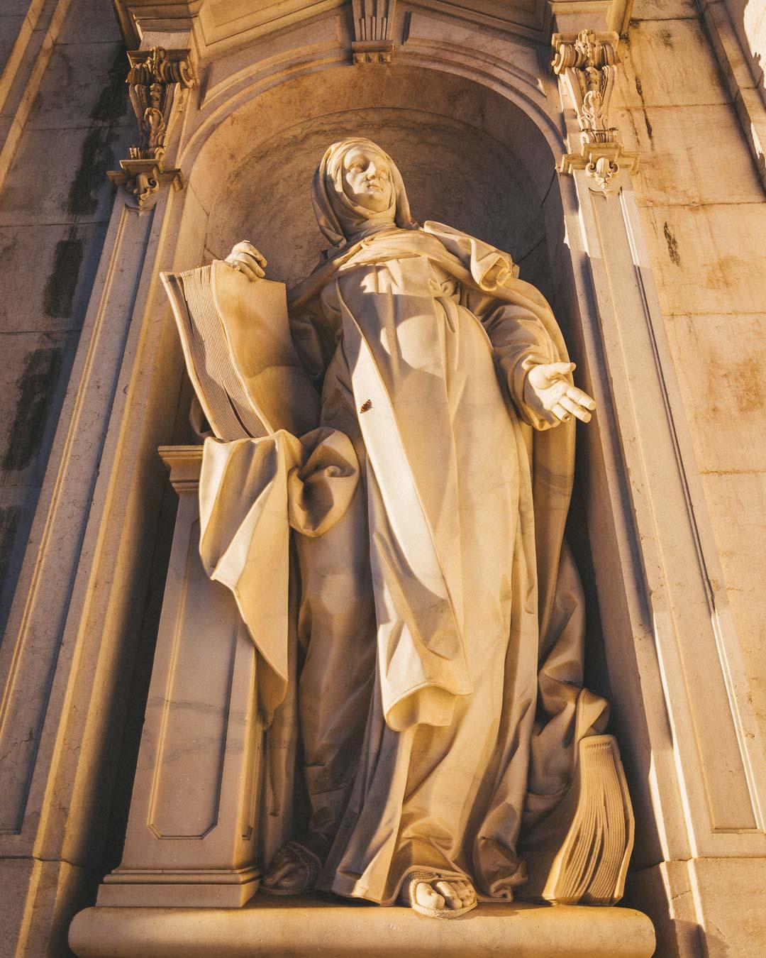 statue of the basilica da estrela facade