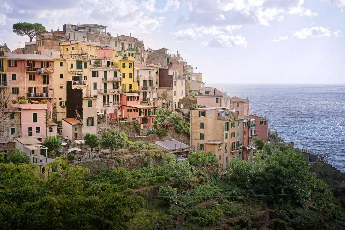 beautiful colored houses of corniglia cinque terre italy