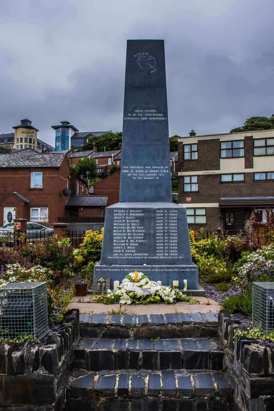 bloody sunday memorial derry londonderry