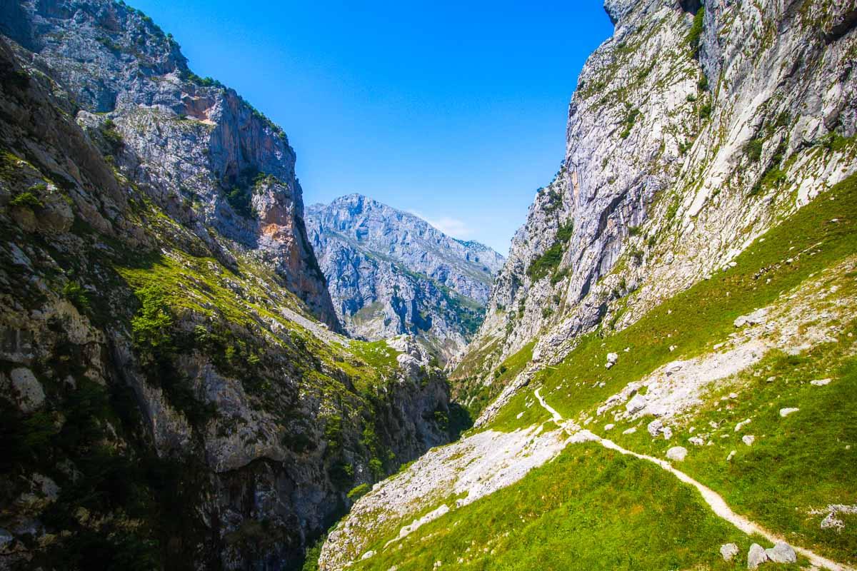 take this footpath to bulnes or take the bulnes funicular