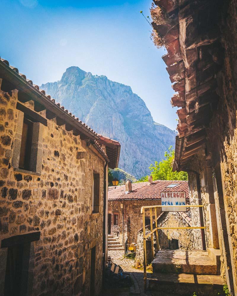 albergue pena main in bulnes