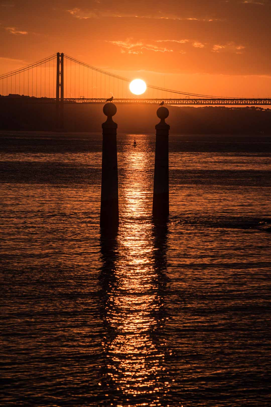 cais das colunas sunset lisbon