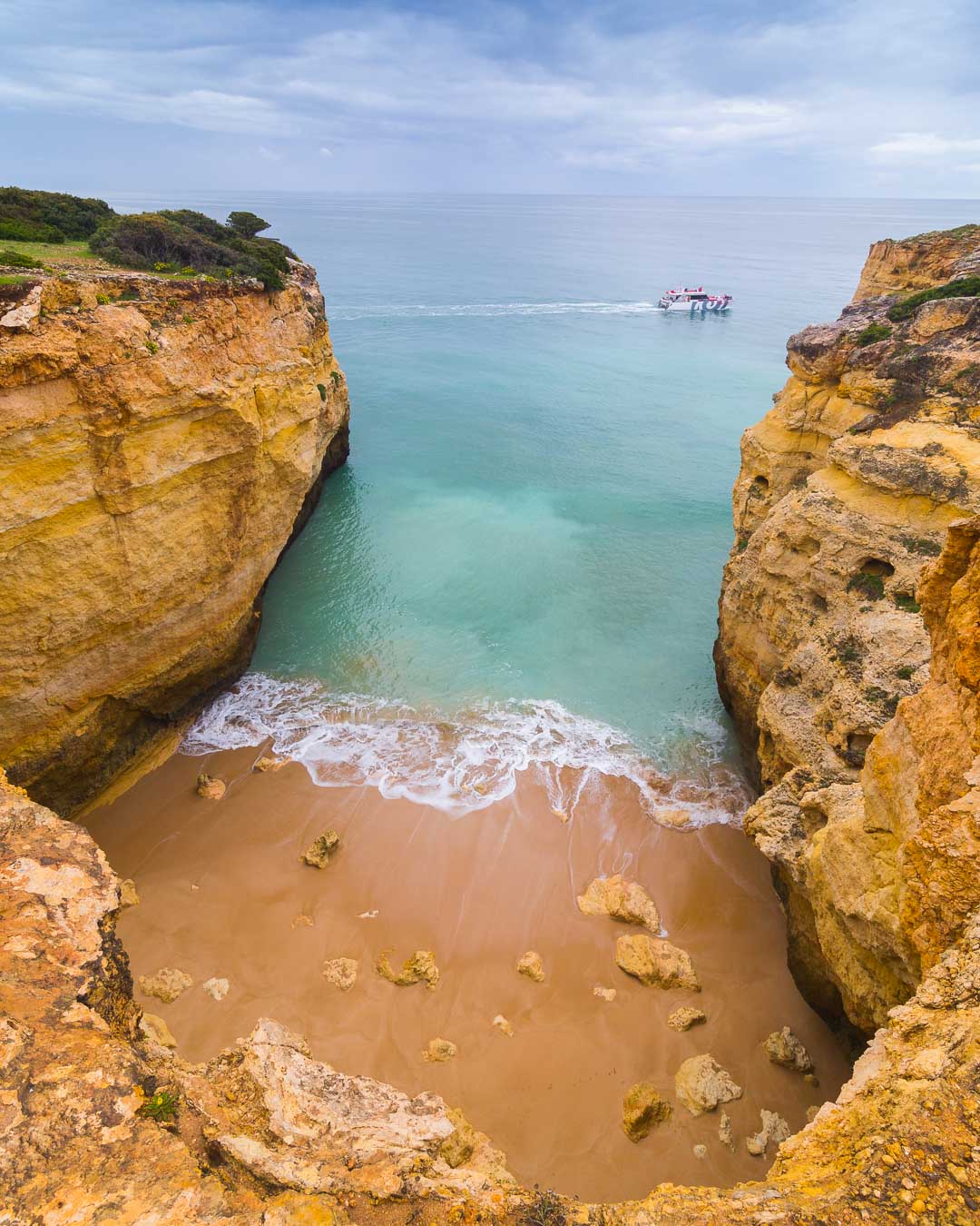 secret beach of cao raivoso