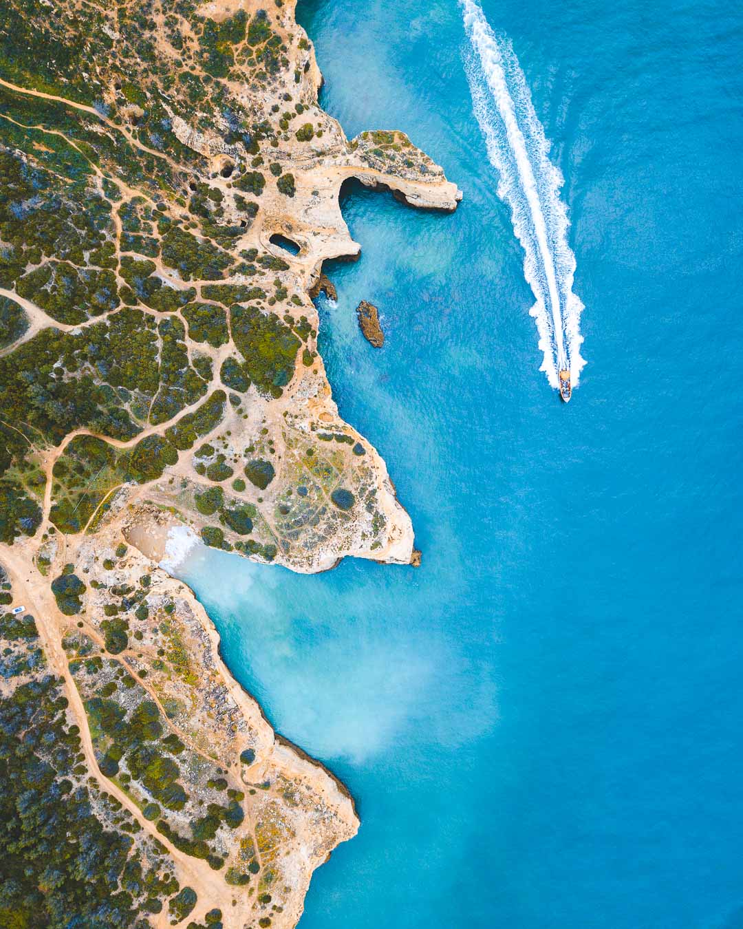 cao raivoso beach by boat