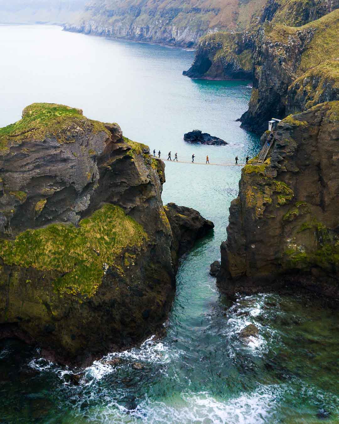 zoom on carrick a rede rope bridge