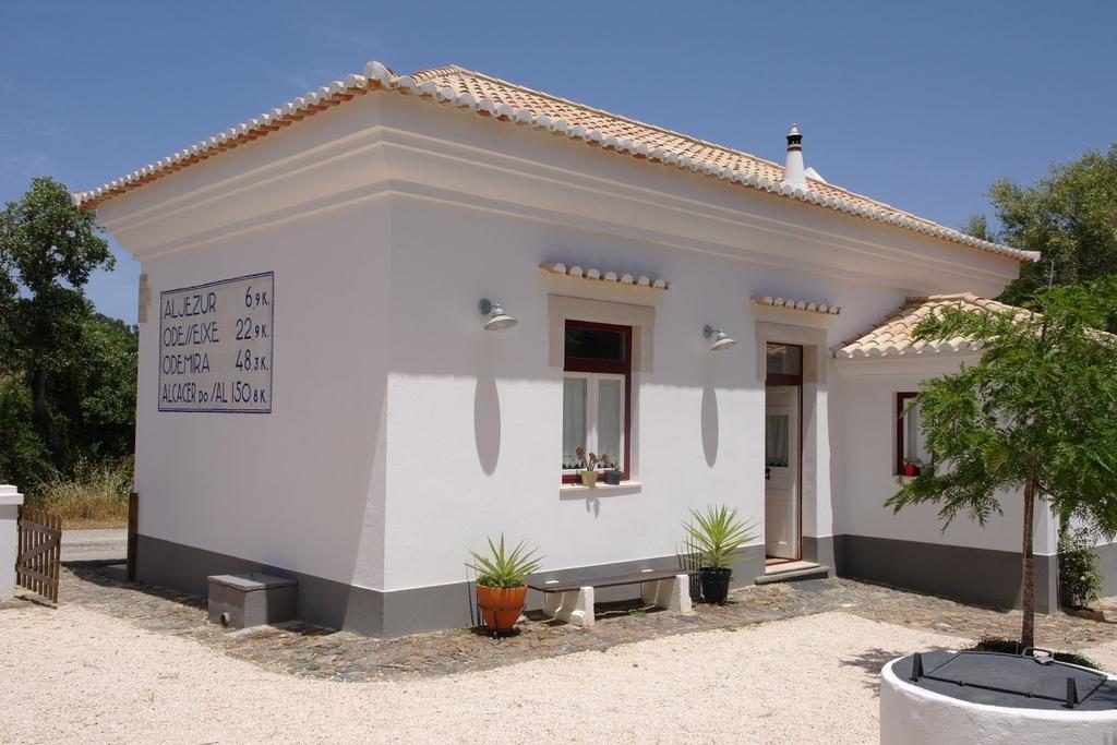 casa dos cantoneiros one of the best cheap villas to rent in portugal algarve