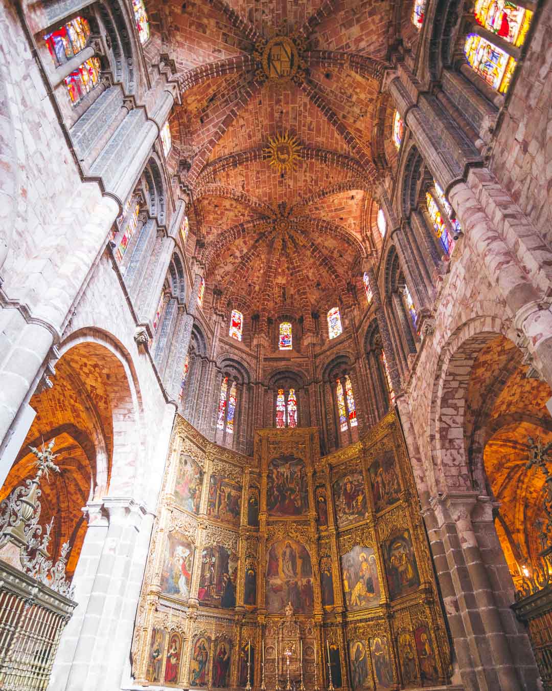 golden paintings decorating the catedral de avila