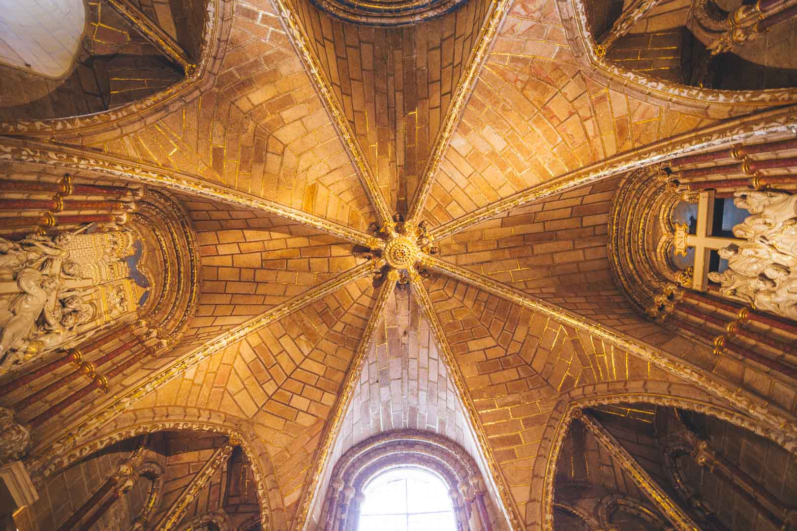 golden ceiling in la catedral de avila