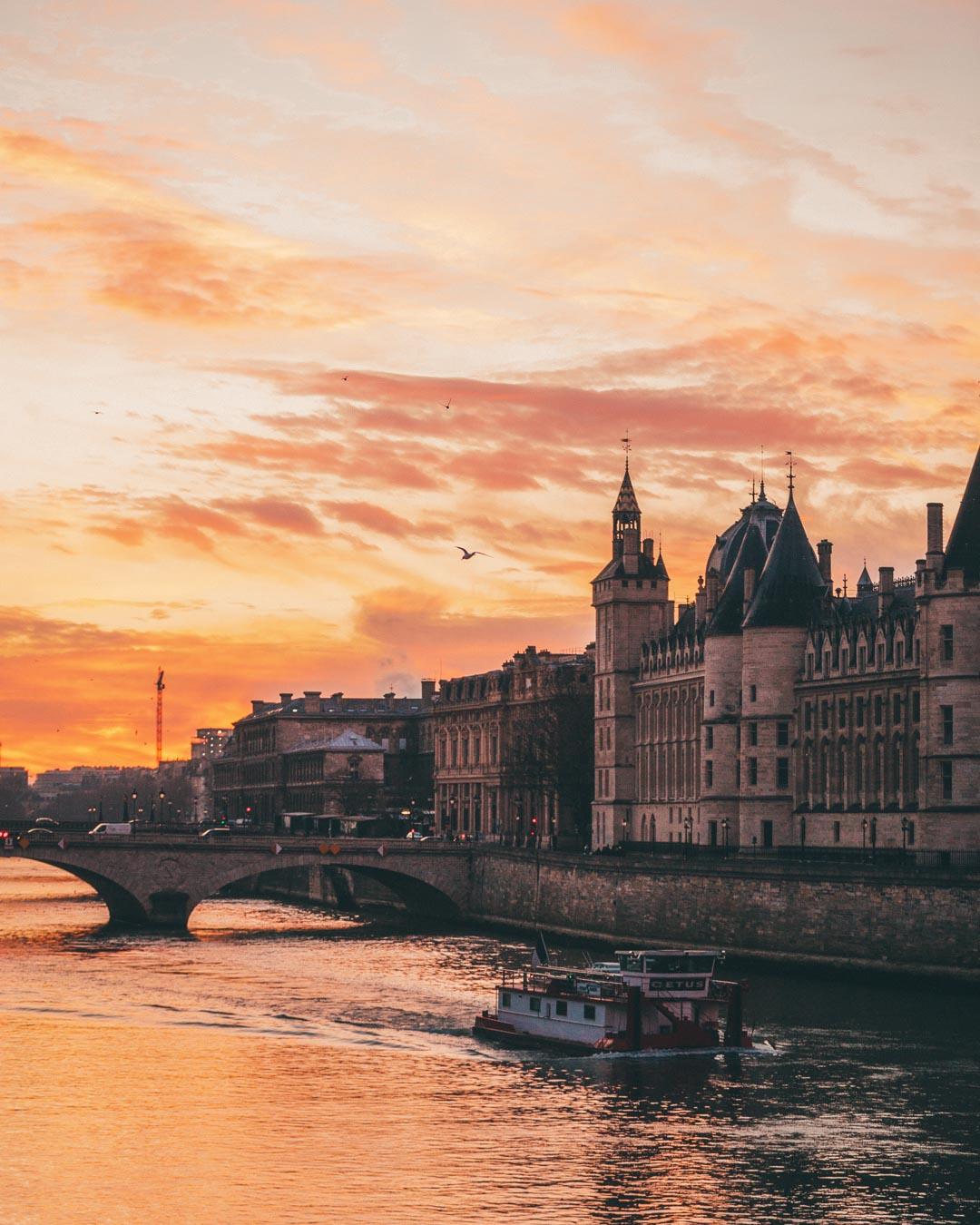 sunrise over la conciergerie paris