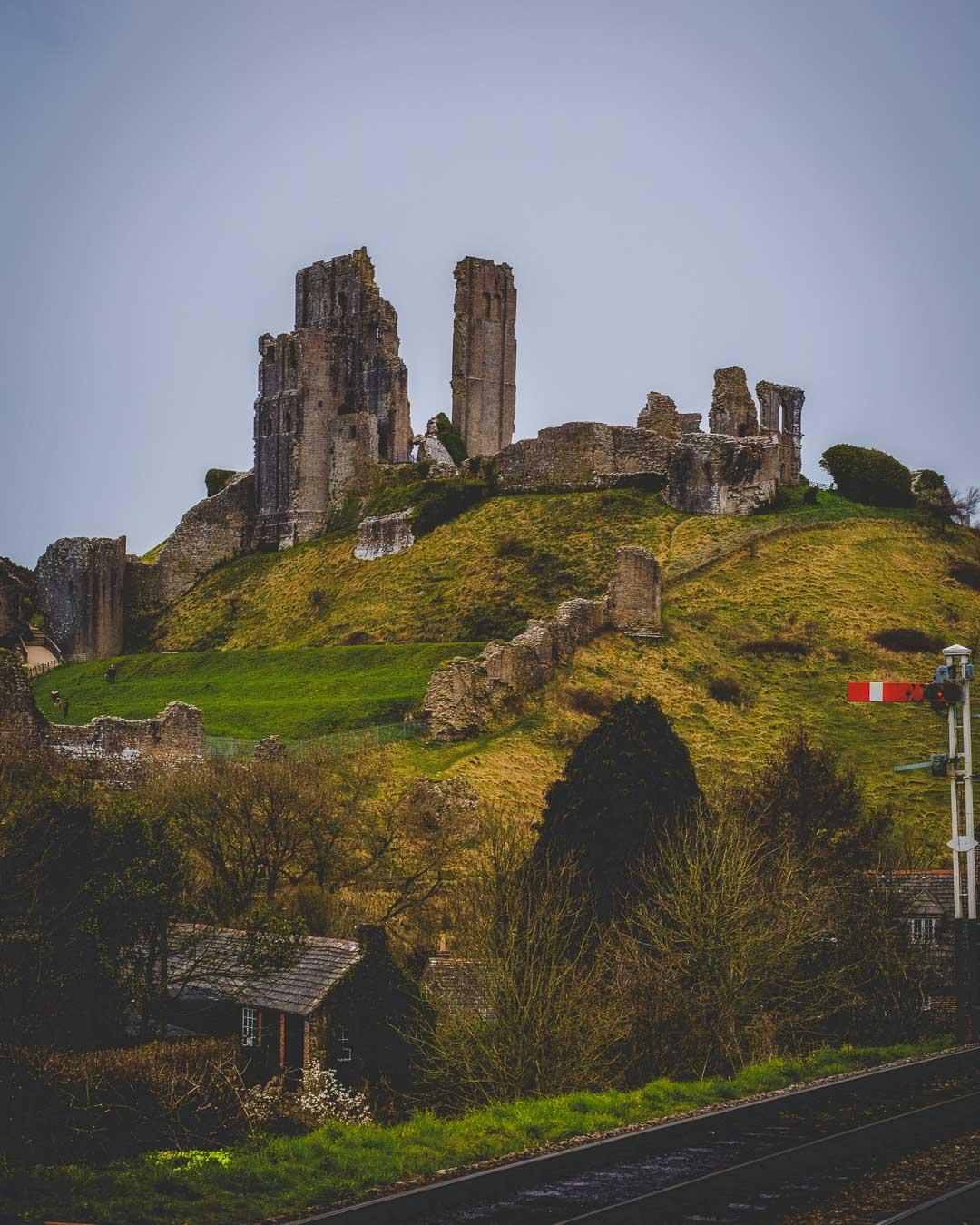 corfe castle from the train station