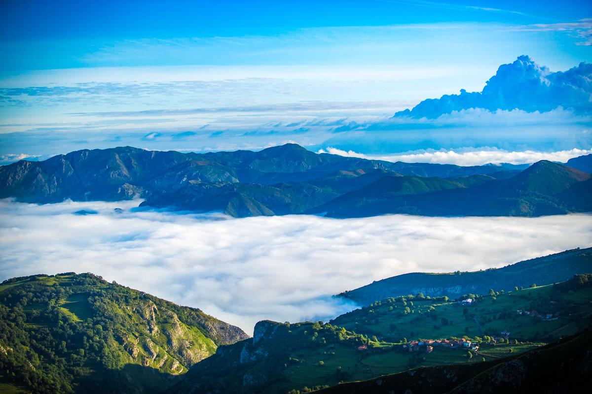 the spectacular sea of clouds from the mirador de la reina