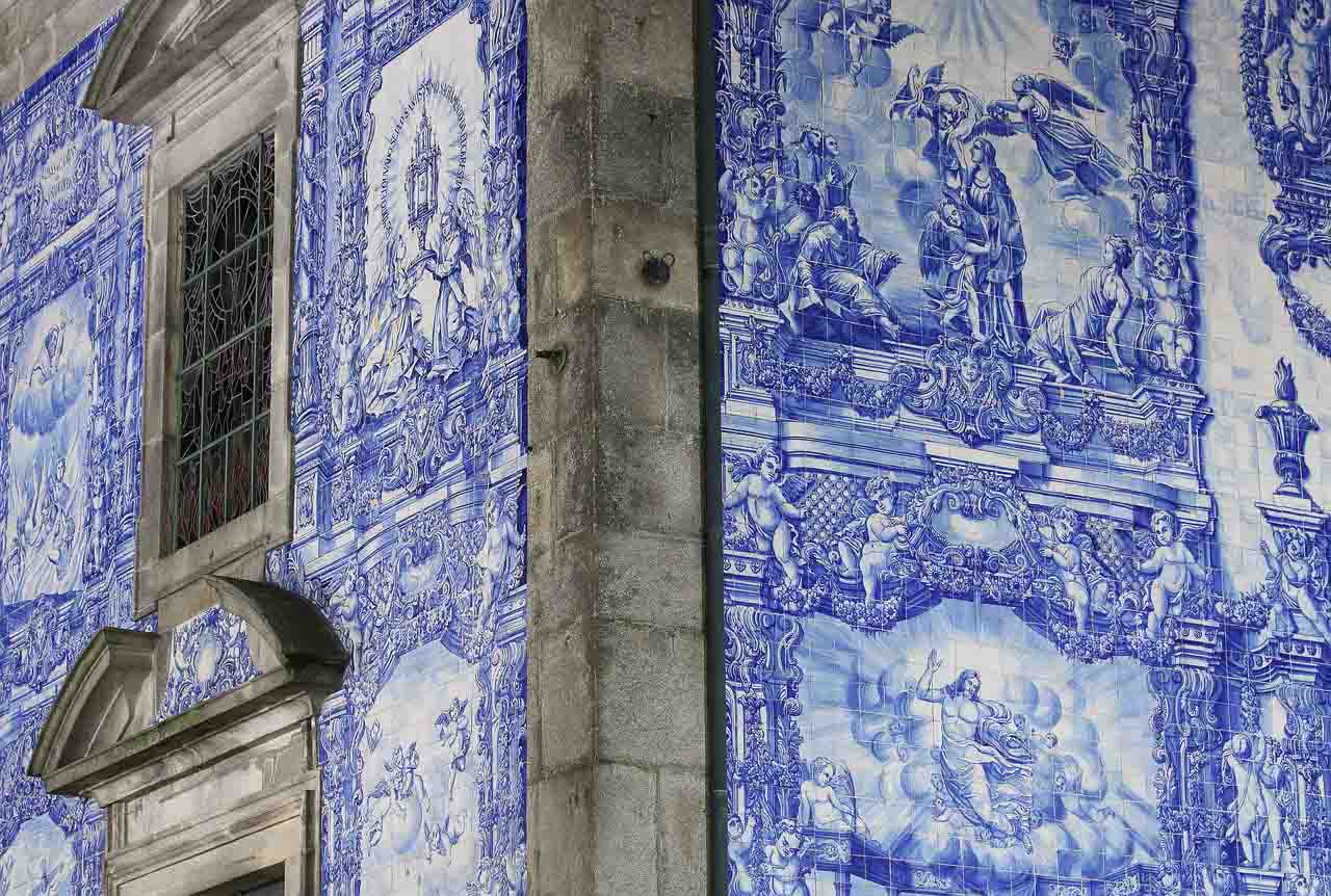 facade of the igreja de carmo porto portugal