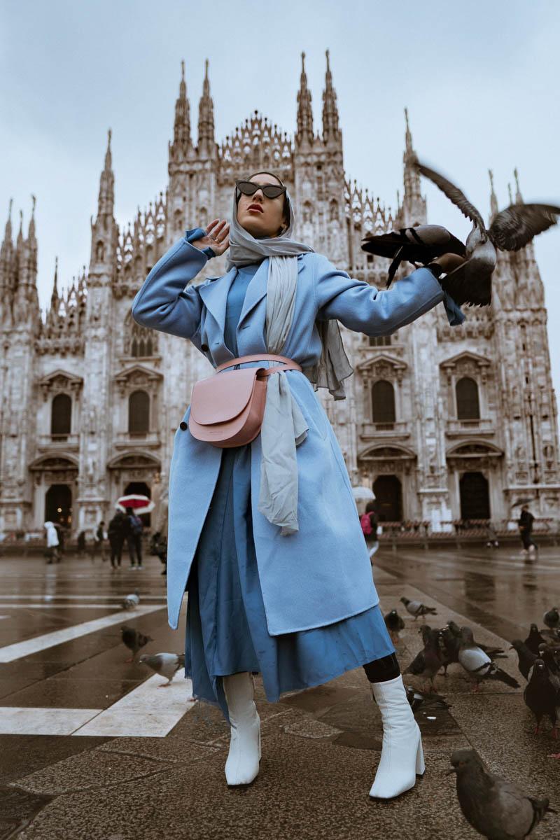 fashion model in front of the milan cathedral