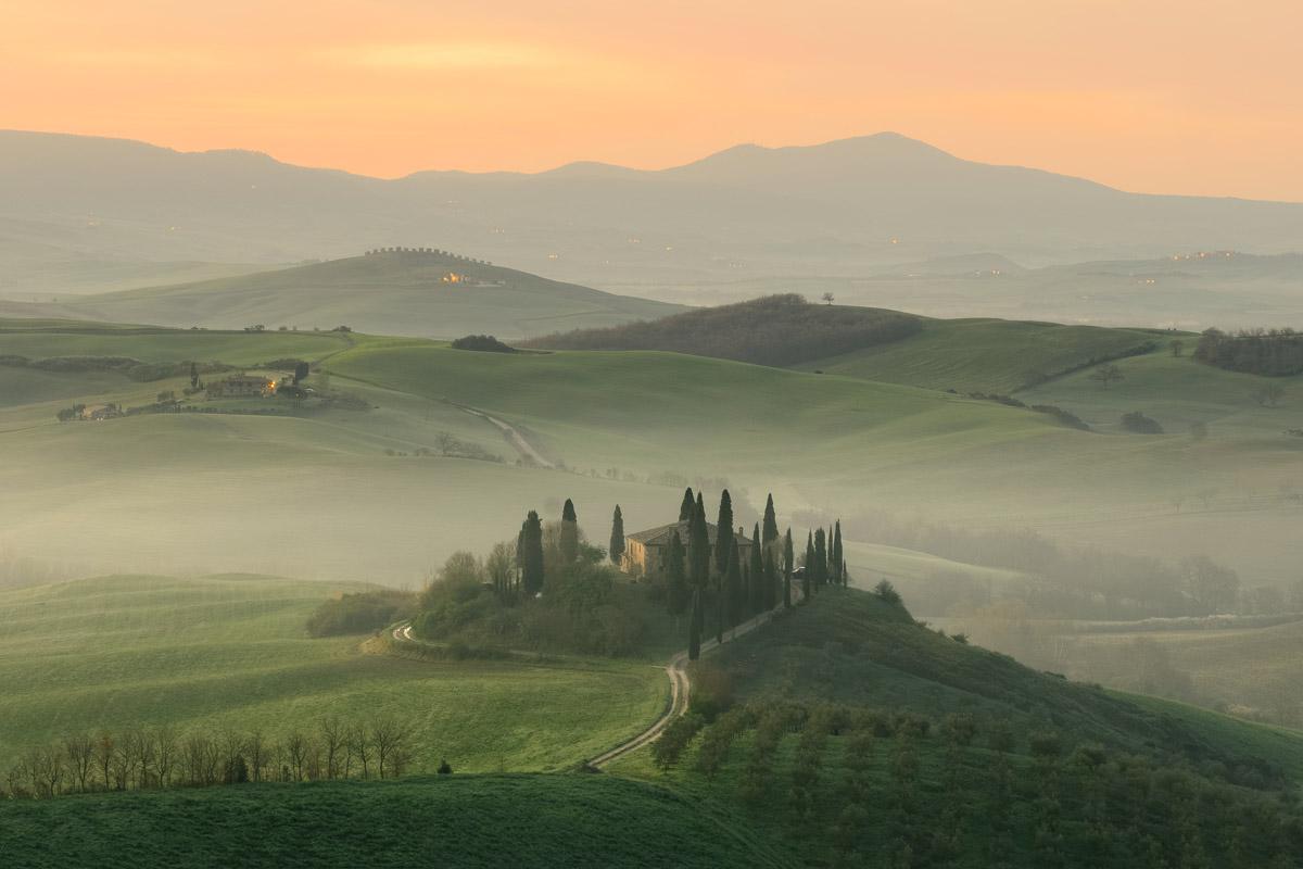 fog on the hills of tuscany to illustrate tuscany facts
