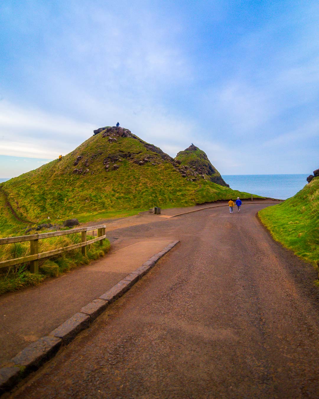 path going down to the giant's causeway