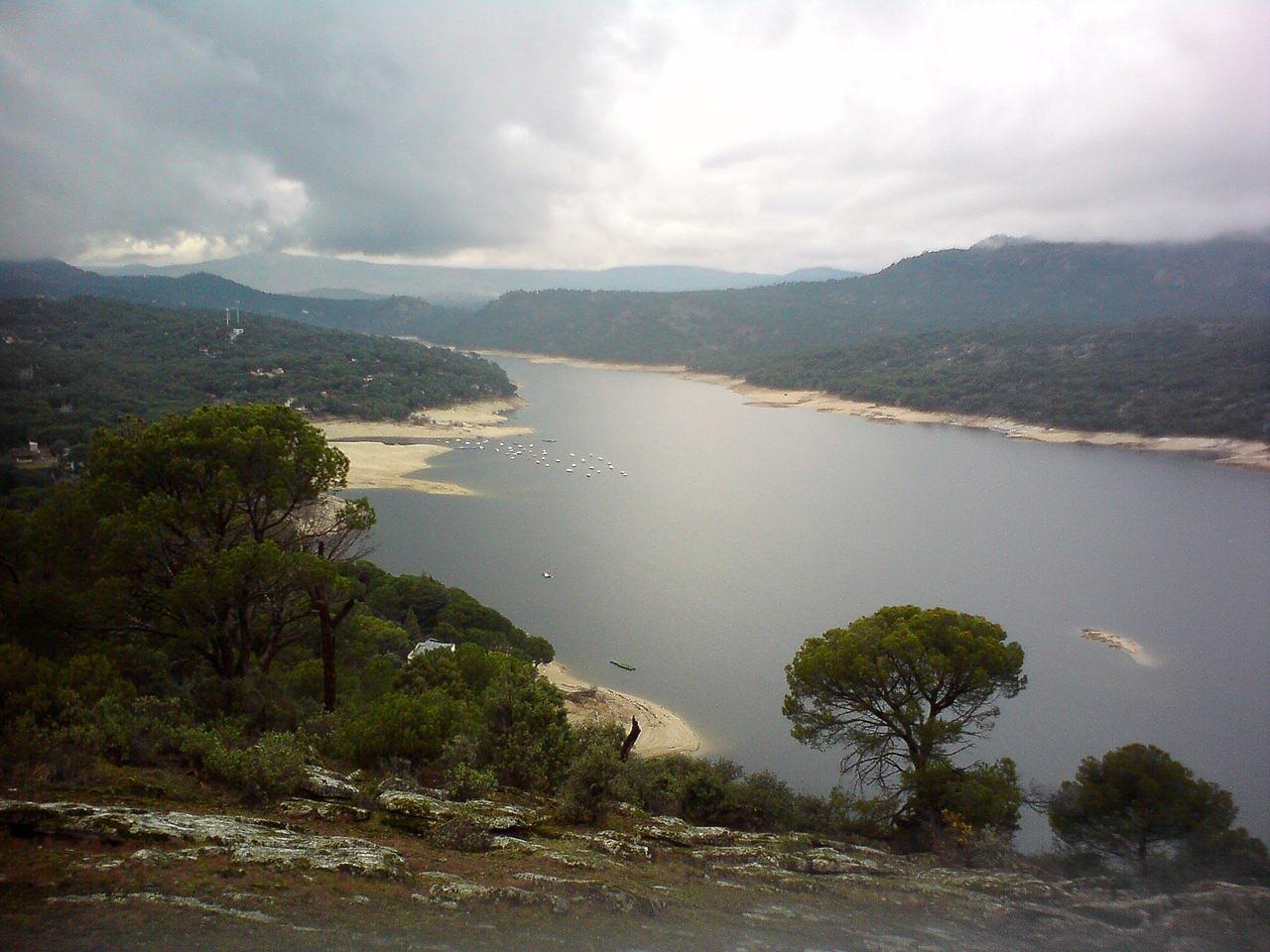 go for a swim at the embalse de san juan spain