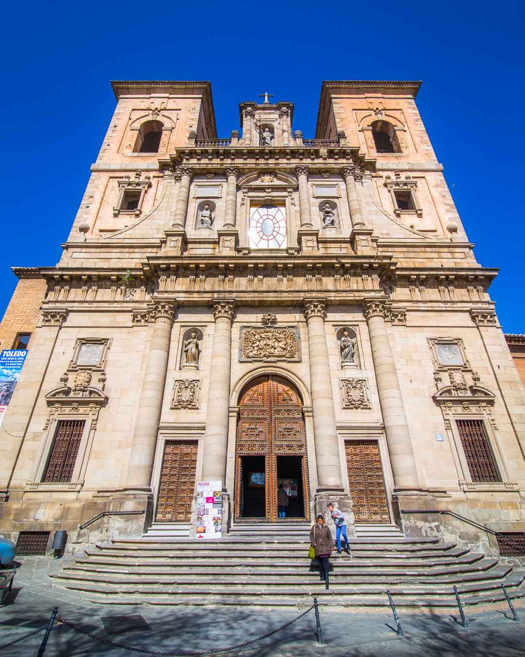 main facade of the iglesia san ildefonso de toledo