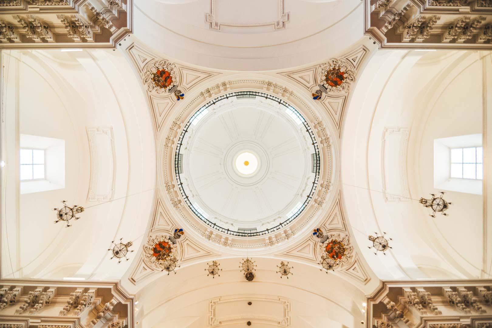 looking up in the iglesia san ildefonso toledo