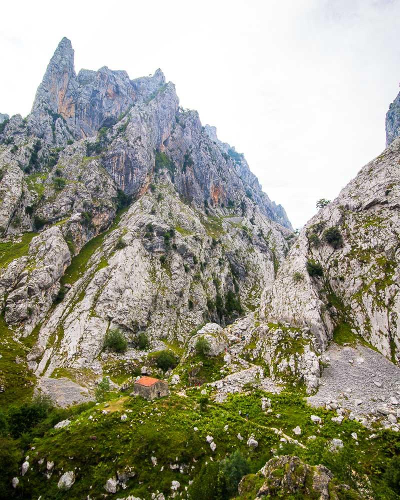 start of the hike to bulnes