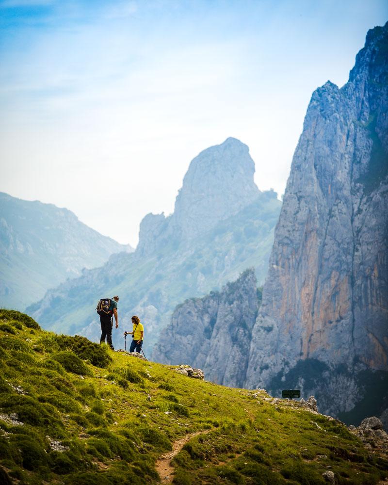 2 hikers in front of the mountains in picos de europa
