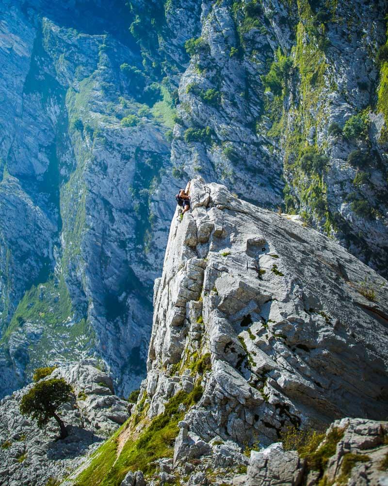 laurent hanging on for dear life in ruta del cares