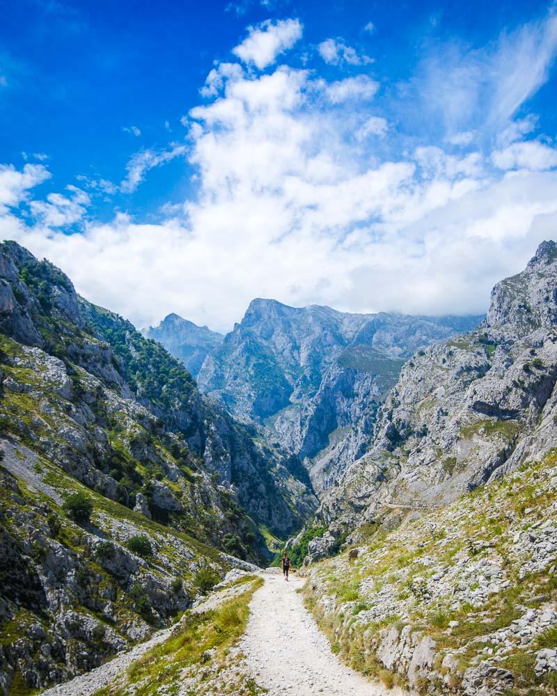 going down to cain on the ruta del cares