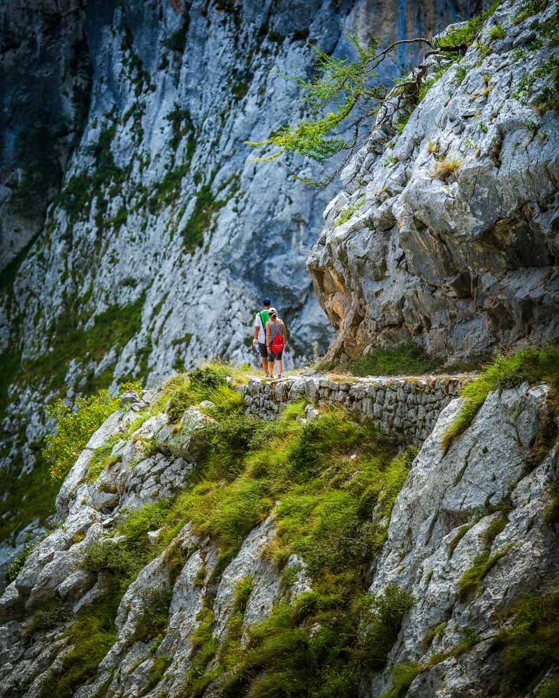 hikers on the ruta del cares