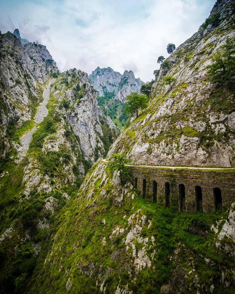 stone bridge on the ruta del cares hike