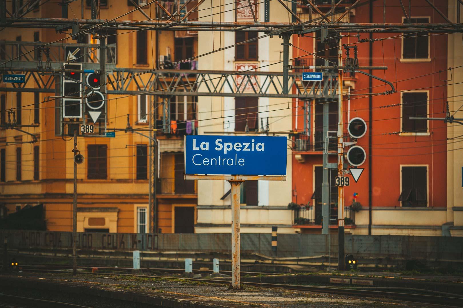 la spezia centrale train station sign