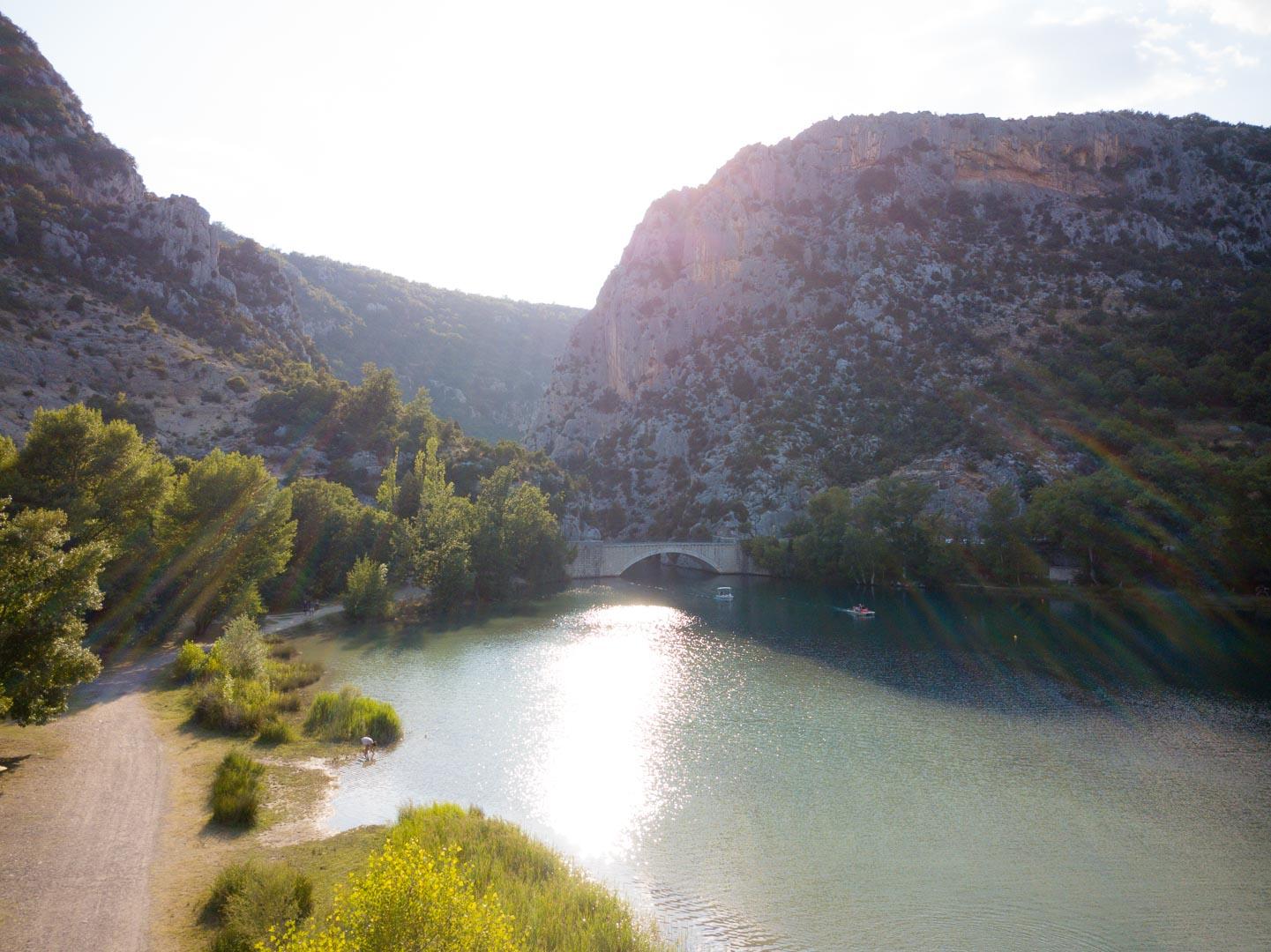 beach in lac de quinson de verdon