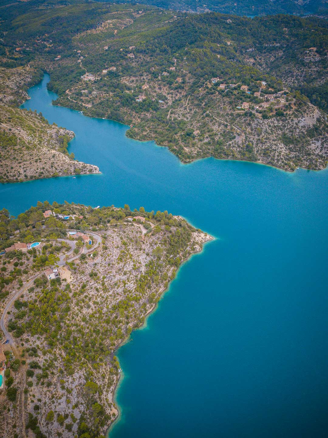 houses on the side of lac esparron de verdon france