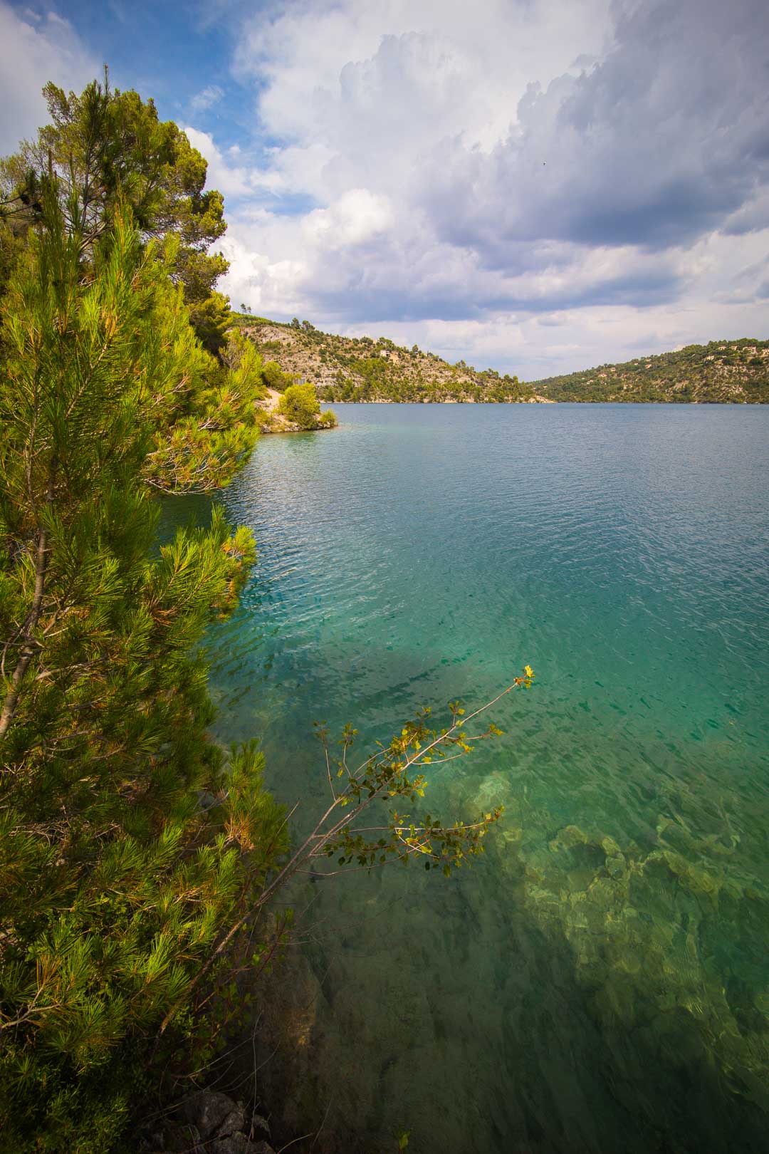 lac esparron de verdon from the bank