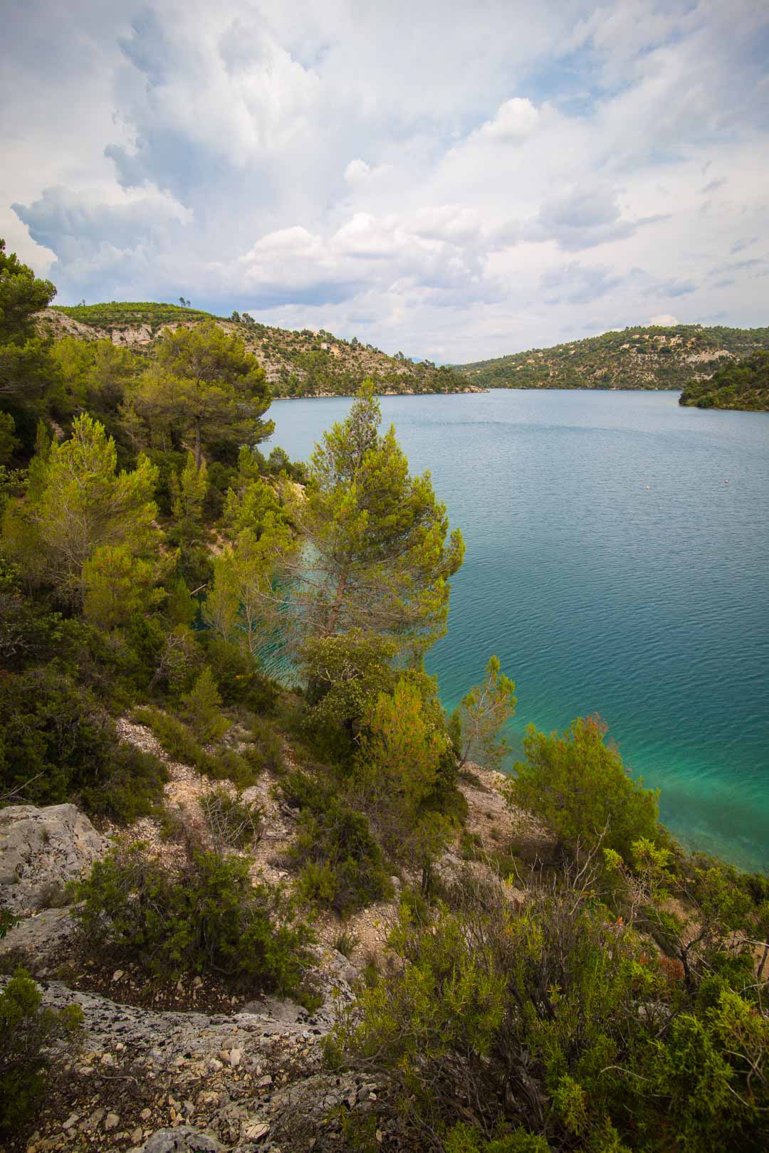 going down to lac esparron de verdon