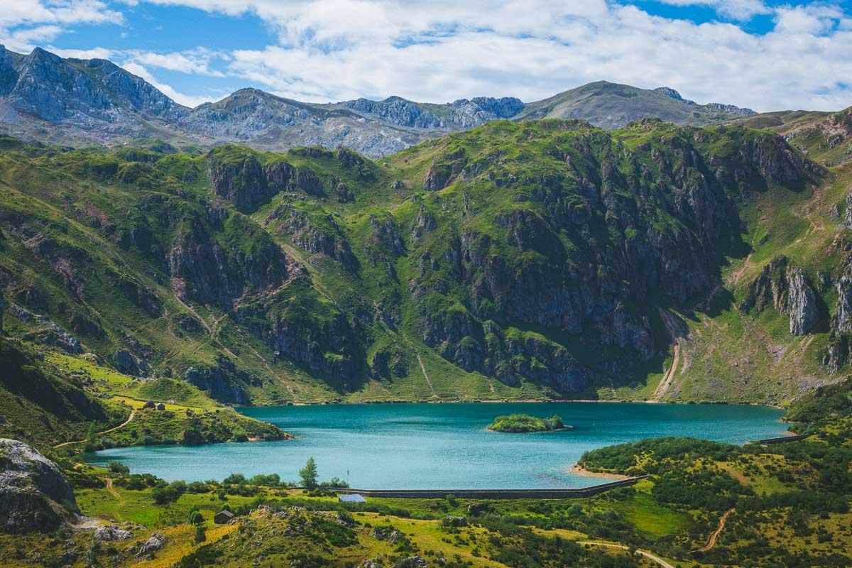 the lago del valle in somiedo