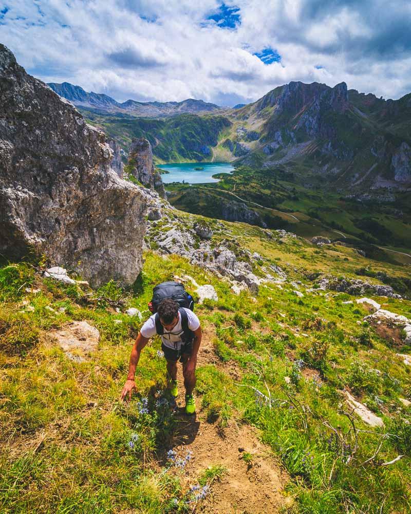 laurent climbing in valle del lago