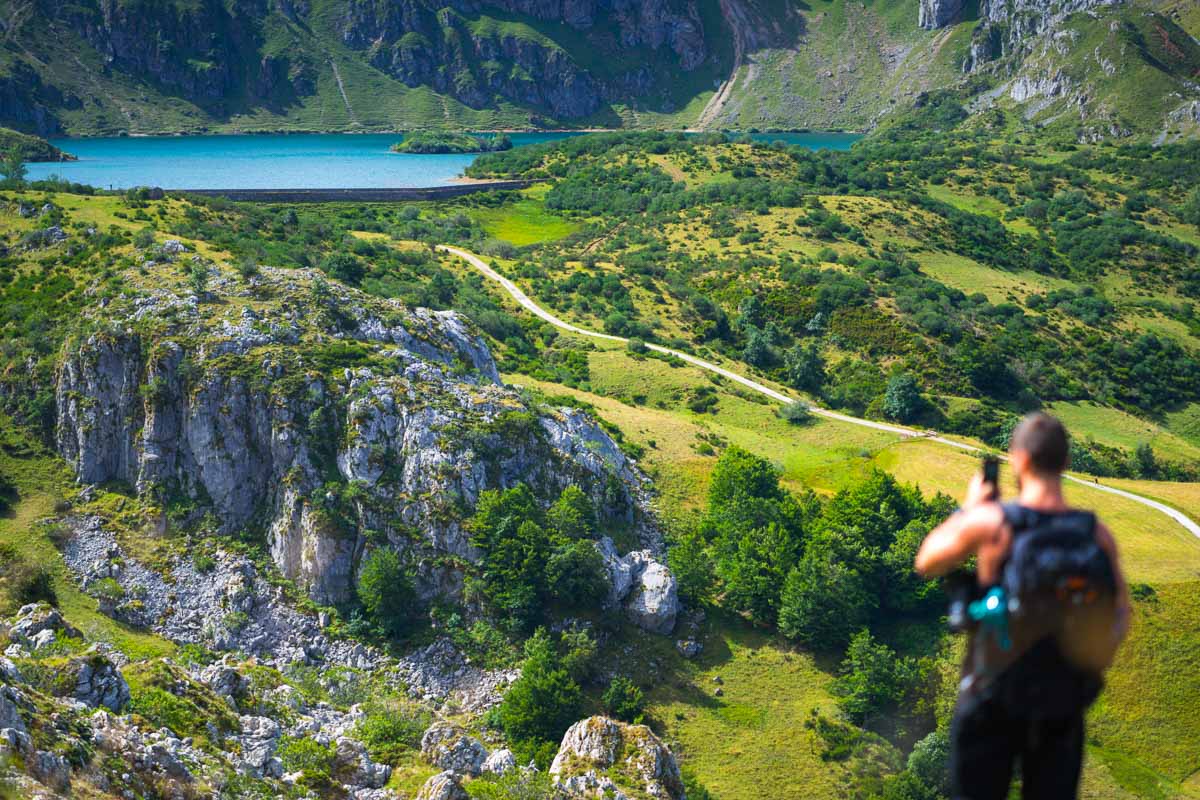 the scale of the lago del valle