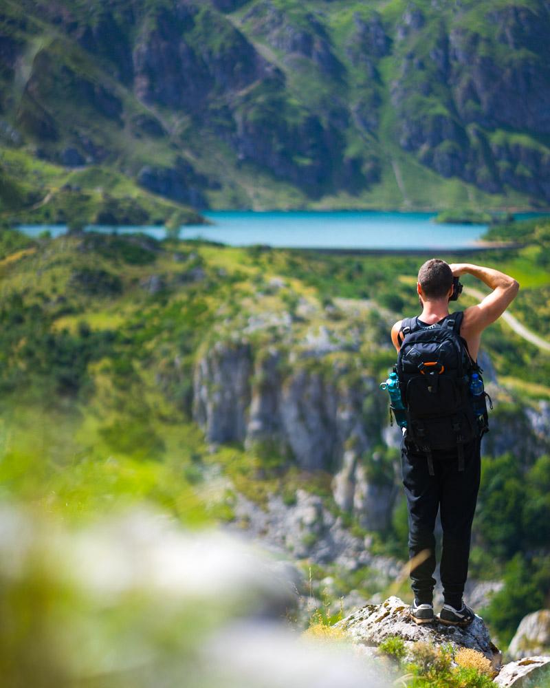 kevmrc taking photo of the lago del valle somiedo natural park