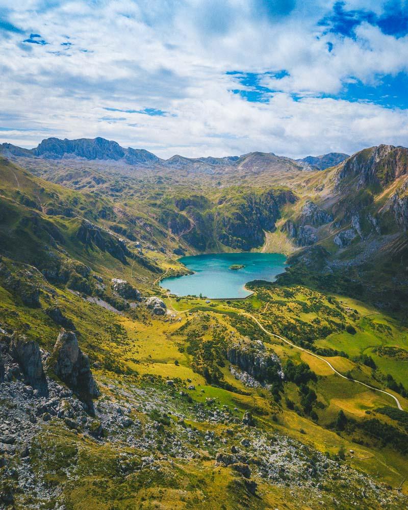 lago del valle from above