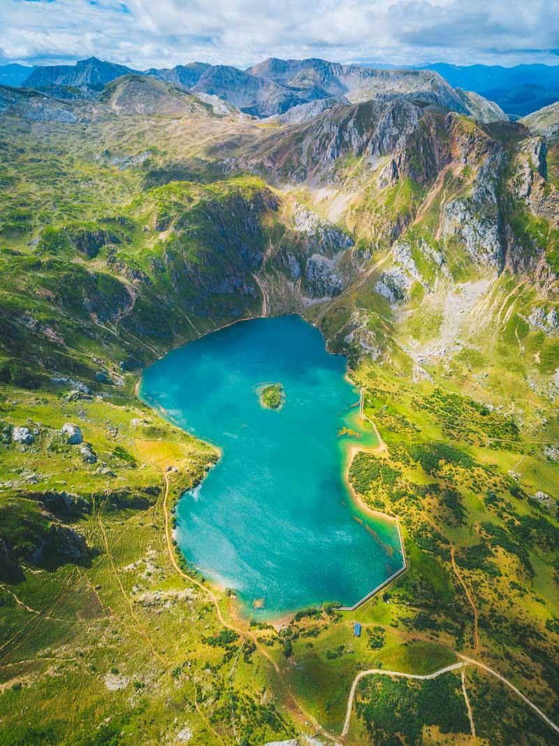 sun shining over the lago del valle