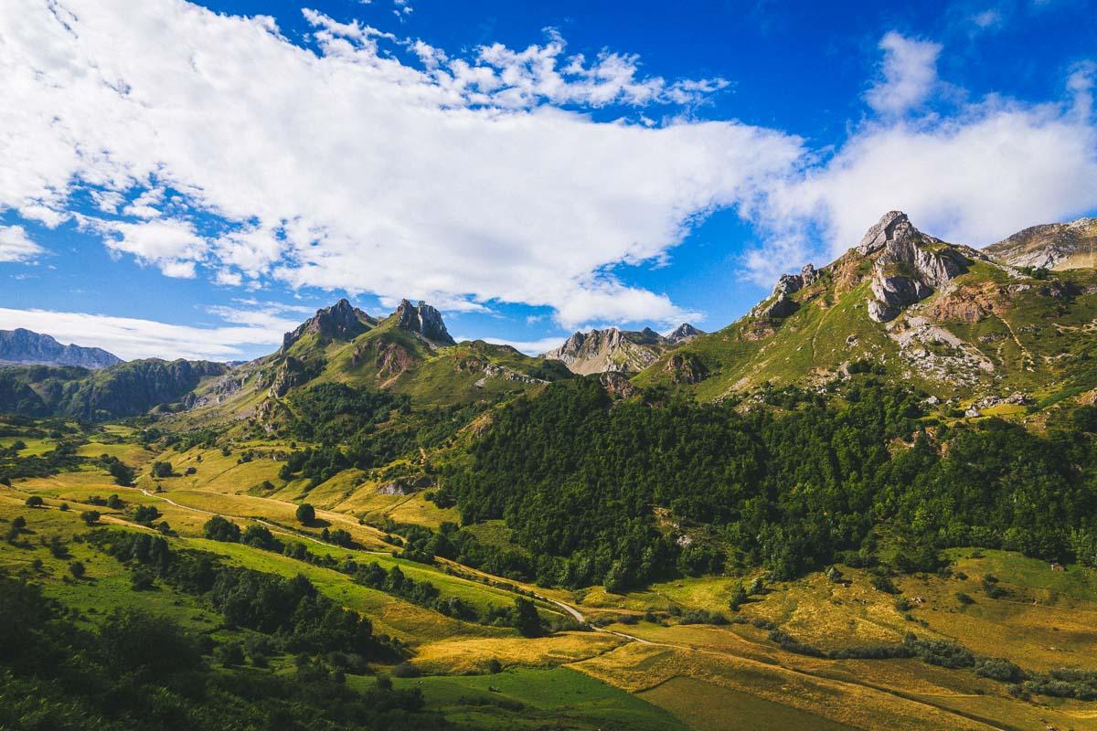 the landscape on the valle del lago hike