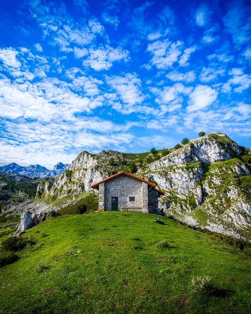 hut at the mirador in covadonga