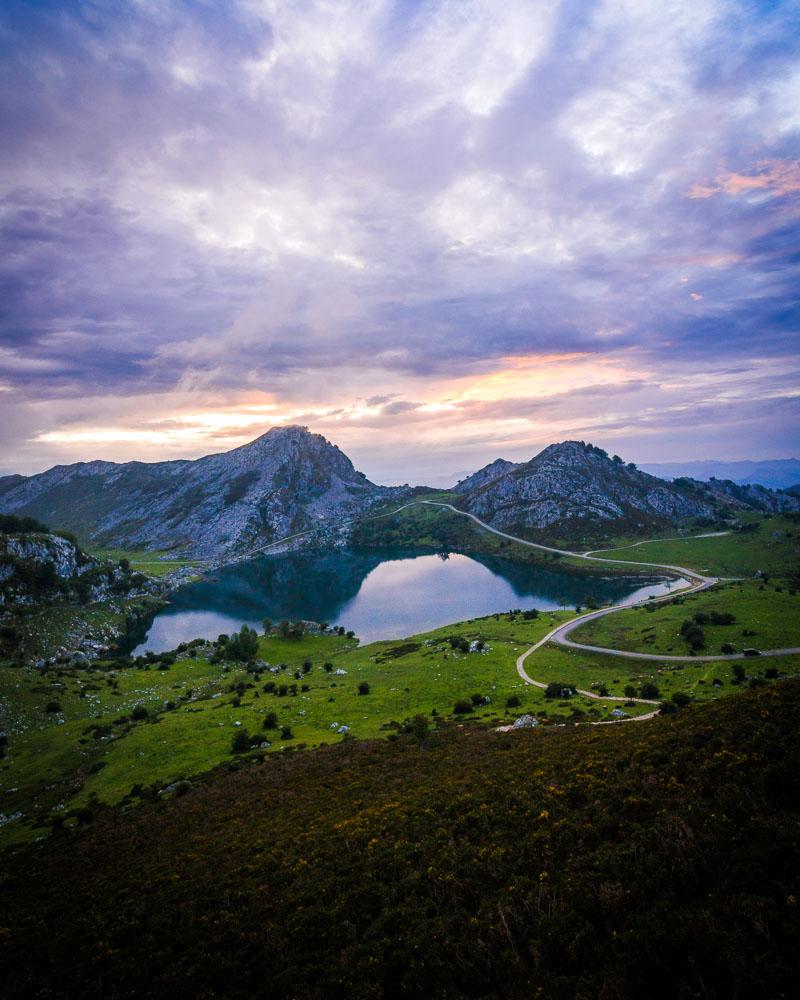 sunset over the lago enol covadonga seen from the mirador de entrelagos