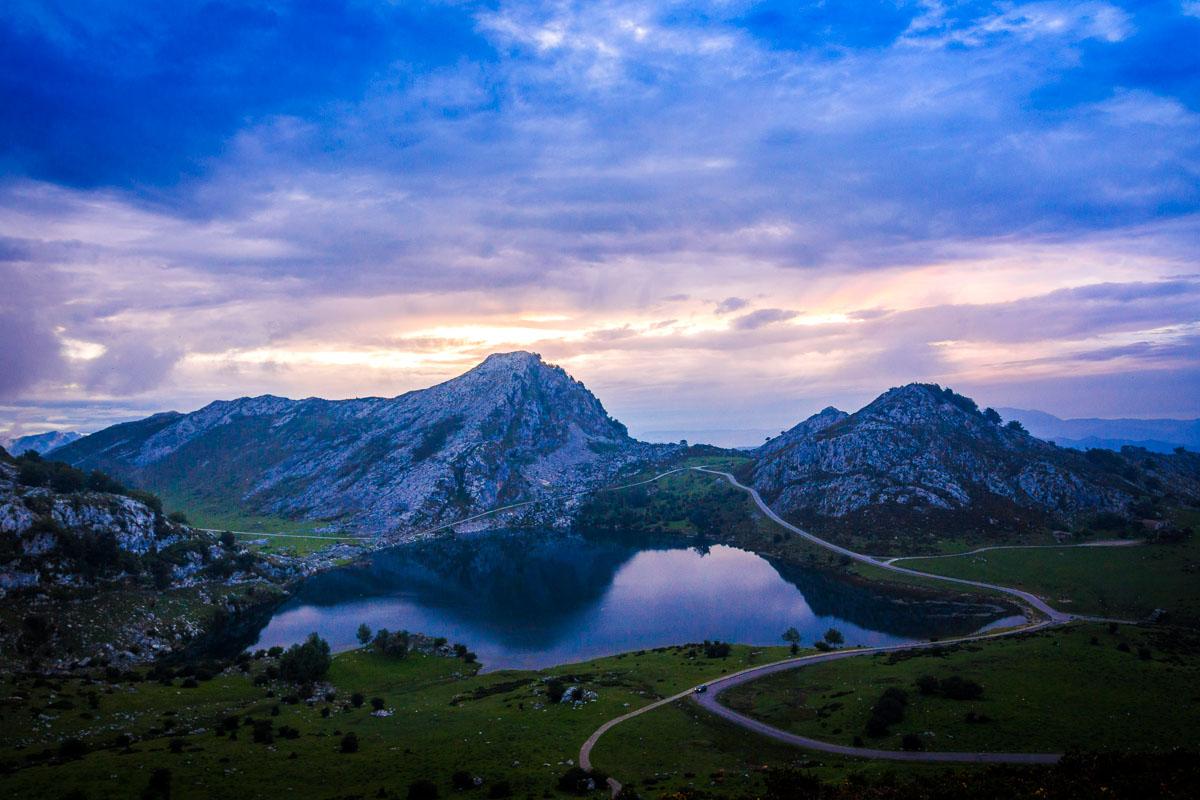 vibrant sunset at the lago enol asturias