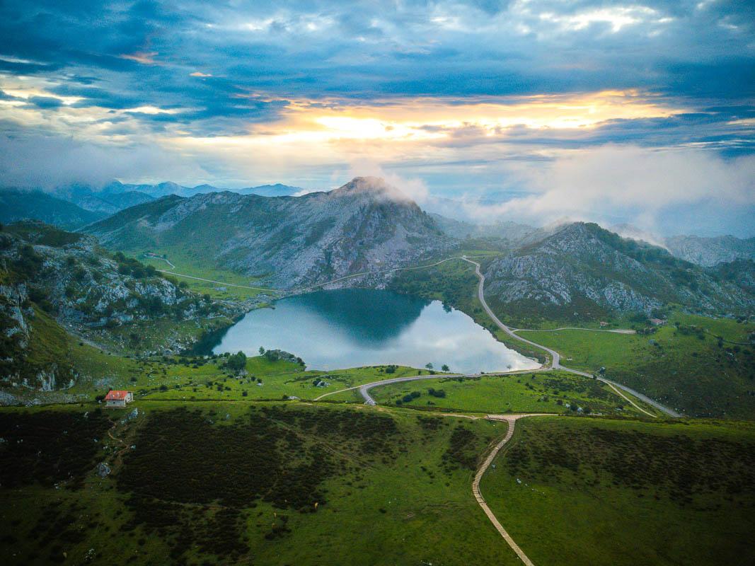 sunset above the covadonga lake